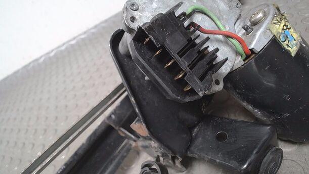 Foto: SCHEIBENWISCHERMOTOR VORN eines Audi 100 acenta