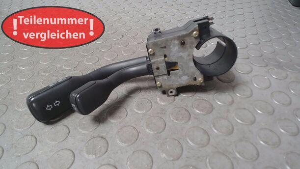 Foto: BLINKSCHALTER/ KOMBISCHALTER eines Audi 100 acenta