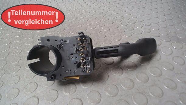Foto: BLINKSCHALTER/ KOMBISCHALTER eines Audi 100 acenta