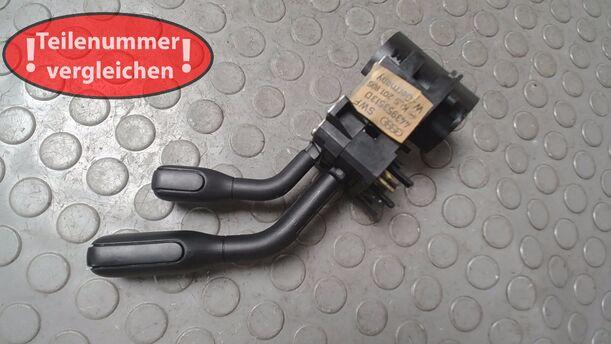 Foto: BLINKSCHALTER/ KOMBISCHALTER eines Audi 100 acenta