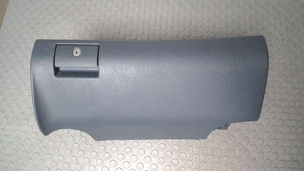 Foto: HANDSCHUHFACH eines Audi 100 acenta