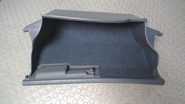 Foto: HANDSCHUHFACH eines Audi 100 acenta