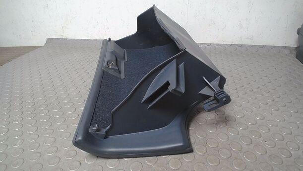 Foto: HANDSCHUHFACH eines Audi 100 acenta