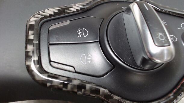 Foto: LICHTSCHALTER ( NEBELSCHEINWERFER ) eines Audi A4 Avant 2.0 TDI DPF acenta
