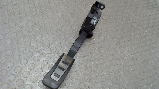 Foto: GASPEDAL ( DIESEL/ SCHALTGETRIEBE ) eines Audi A4 Avant 2.0 TDI DPF acenta