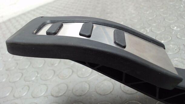 Foto: GASPEDAL ( DIESEL/ SCHALTGETRIEBE ) eines Audi A4 Avant 2.0 TDI DPF acenta
