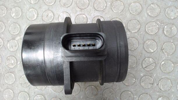 Foto: LUFTMASSENMESSER BOSCH eines Audi A4 Avant 2.0 TDI DPF acenta