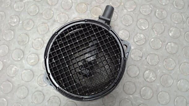 Foto: LUFTMASSENMESSER BOSCH eines Audi A4 Avant 2.0 TDI DPF acenta