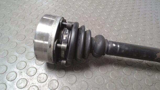 Foto: ANTRIEBSWELLE LINKS eines Audi 100 acenta