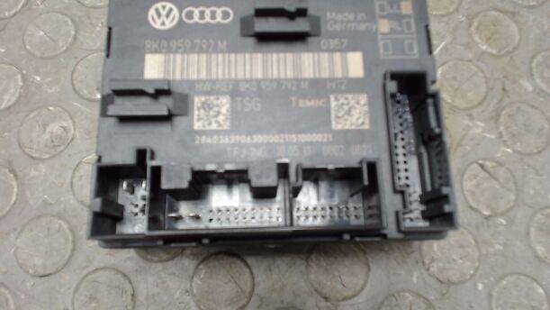 Foto: TÜRSTEUERGERÄT VORN RECHTS eines Audi A4 Avant 2.0 TDI DPF acenta