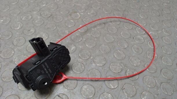 Foto: STELLMOTOR TANKKLAPPE eines Audi A4 Avant 2.0 TDI DPF acenta