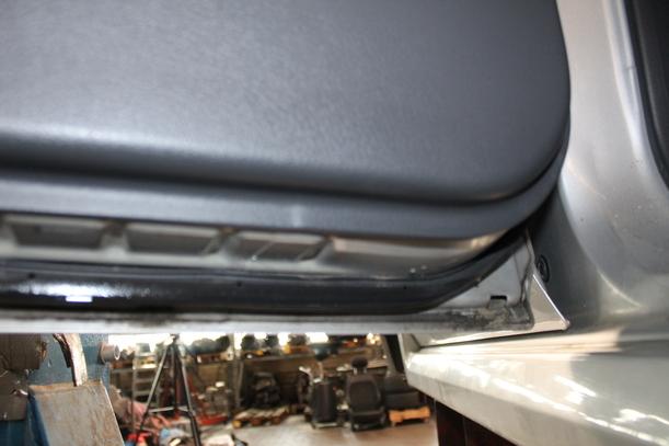 Foto: TÜR HINTEN LINKS eines Suzuki Liana Kombi 1.6 acenta
