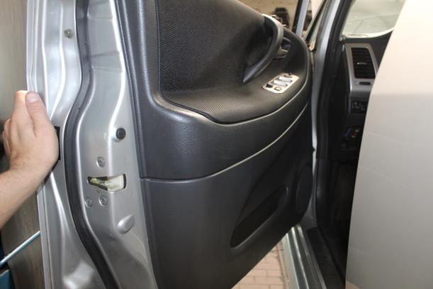 Foto: TÜR VORN LNKS eines Suzuki Liana Kombi 1.6 acenta