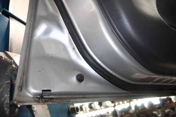 Foto: TÜR VORN LNKS eines Suzuki Liana Kombi 1.6 acenta