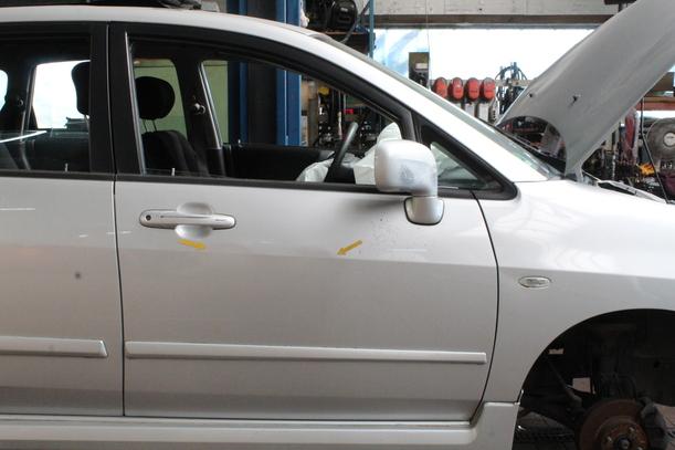 Foto: TÜR VORN RECHTS eines Suzuki Liana Kombi 1.6 acenta