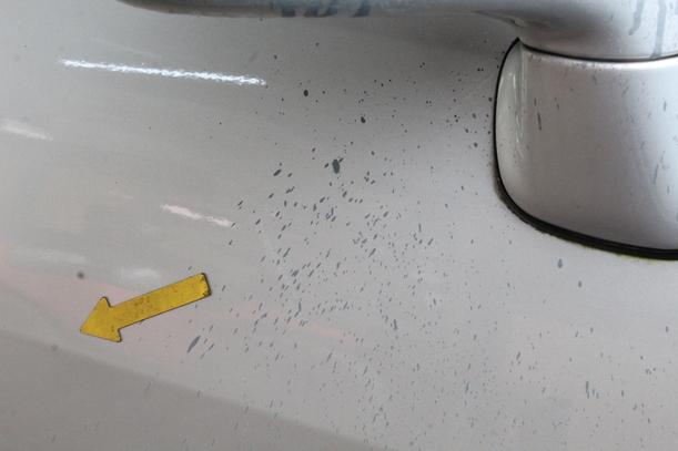 Foto: TÜR VORN RECHTS eines Suzuki Liana Kombi 1.6 acenta