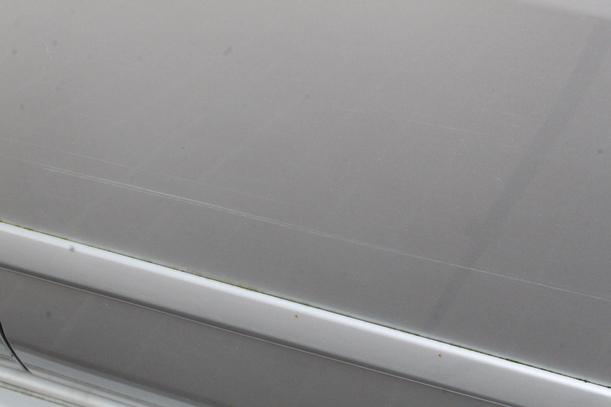 Foto: TÜR VORN RECHTS eines Suzuki Liana Kombi 1.6 acenta