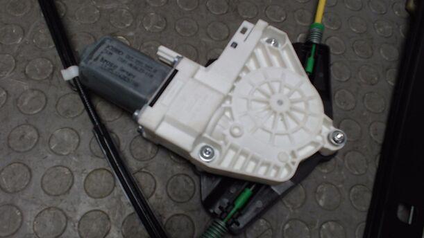 Foto: FENSTERHEBER VORN RECHTS ELEKTRISCH eines Audi A4 Avant 2.0 TDI DPF acenta