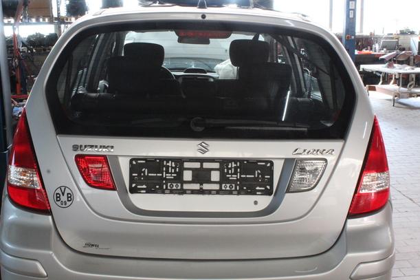 Foto: HECKKLAPPE/ HECKDECKEL eines Suzuki Liana Kombi 1.6 acenta