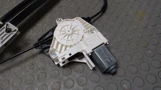 Foto: FENSTERHEBER HINTEN RECHTS ELEKTRISCH eines Audi A4 Avant 2.0 TDI DPF acenta
