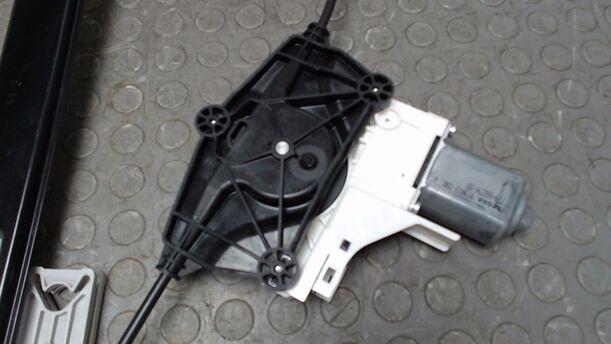 Foto: FENSTERHEBER HINTEN LINKS ELEKTRISCH eines Audi A4 Avant 2.0 TDI DPF acenta