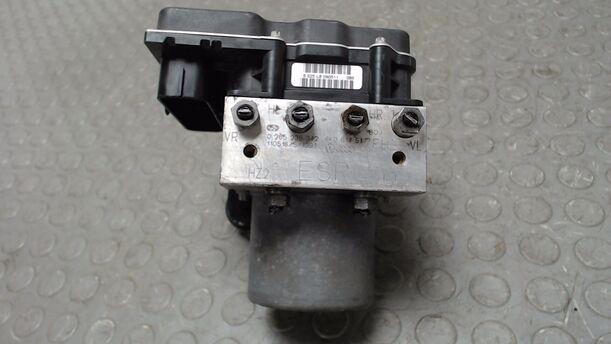 Foto: HAUPTBREMSAGGREGAT ABS / ESP eines Audi A4 Avant 2.0 TDI DPF acenta