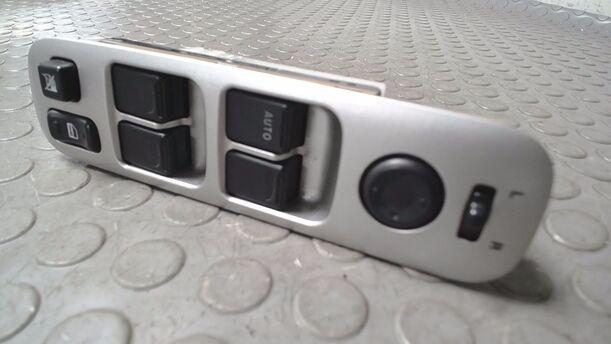 Foto: FENSTERHEBERSCHALTER eines Suzuki Liana Kombi 1.6 acenta