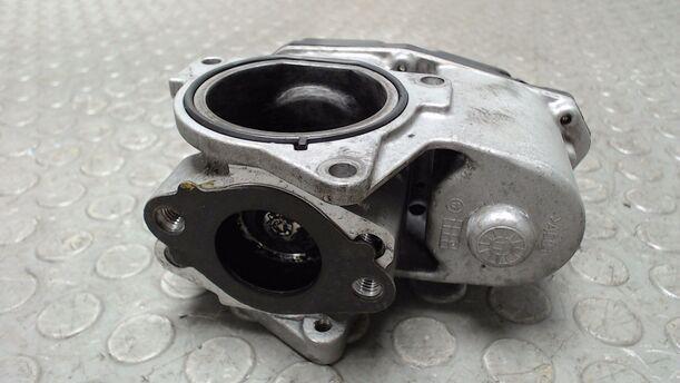 Foto: DROSSELKLAPPENSTUTZEN  VALEO eines Audi A4 Avant 2.0 TDI DPF acenta