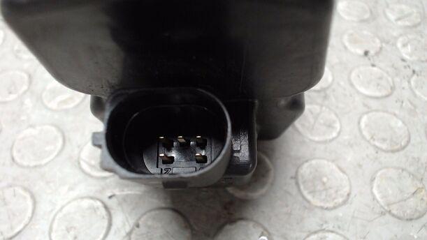 Foto: DROSSELKLAPPENSTUTZEN  VALEO eines Audi A4 Avant 2.0 TDI DPF acenta