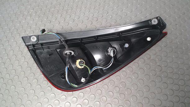 Foto: HECKLEUCHTE/ RÜCKLEUCHTE LINKS eines Suzuki Liana Kombi 1.6 acenta