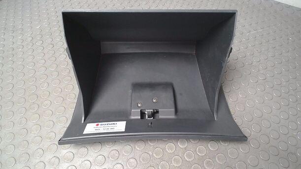 Foto: HANDSCHUHFACH eines Suzuki Liana Kombi 1.6 acenta