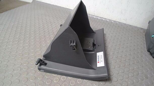 Foto: HANDSCHUHFACH eines Suzuki Liana Kombi 1.6 acenta