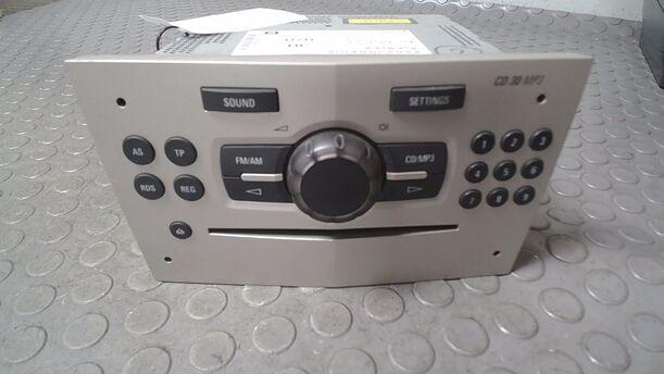 Foto: RADIO CD30 ( ENTHEIRATET ) eines Opel Corsa 1.0 12V acenta