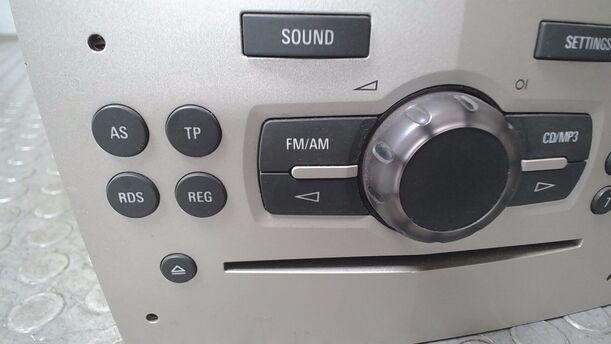 Foto: RADIO CD30 ( ENTHEIRATET ) eines Opel Corsa 1.0 12V acenta