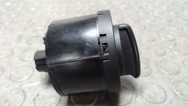 Foto: LICHTSCHALTER eines VW Touran 1.6 TDI DPF acenta