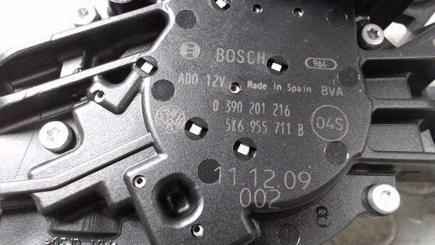 Foto: SCHEIBENWISCHERMOTOR HINTEN eines VW Touran 1.6 TDI DPF acenta
