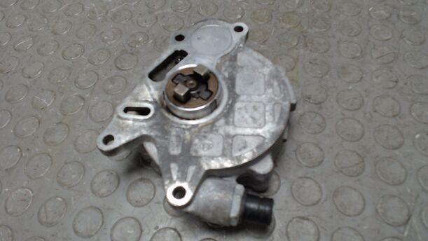 Foto: VAKUUMPUMPE eines VW Touran 1.6 TDI DPF acenta