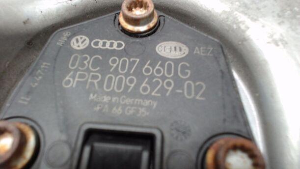 Foto: ÖLWANNE ( CAYK ) eines VW Touran 1.6 TDI DPF acenta