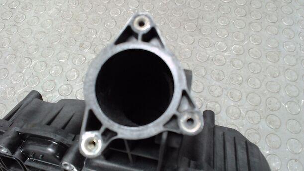 Foto: ANSAUGKRÜMMER / ANSAUGBRÜCKE eines VW Touran 1.6 TDI DPF acenta