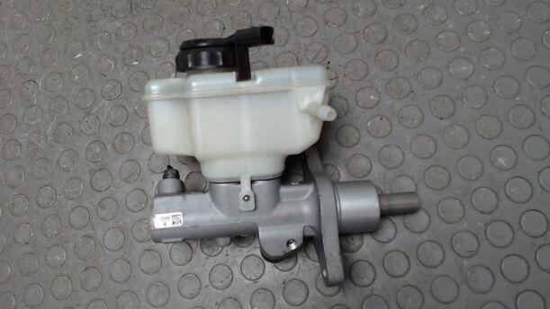 Foto: HAUPTBREMSZYLINDER eines VW Touran 1.6 TDI DPF acenta