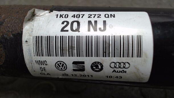 Foto: ANTRIEBSWELLE RECHTS ( 6 GANG SCHALTGETRIEBE ) eines VW Touran 1.6 TDI DPF acenta