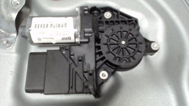 Foto: FENSTERHEBER HINTEN LINKS ELEKTRISCH eines VW Touran 1.6 TDI DPF acenta