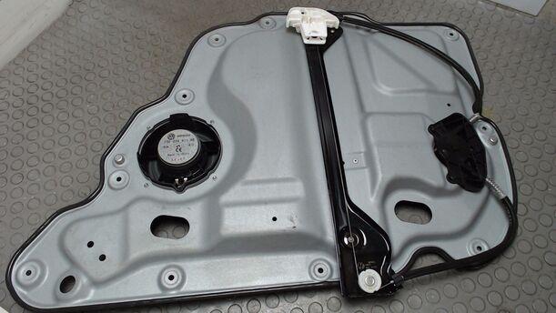 Foto: FENSTERHEBER HINTEN LINKS ELEKTRISCH eines VW Touran 1.6 TDI DPF acenta