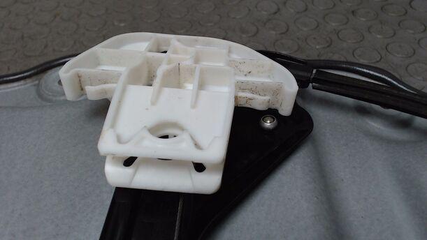 Foto: FENSTERHEBER HINTEN LINKS ELEKTRISCH eines VW Touran 1.6 TDI DPF acenta