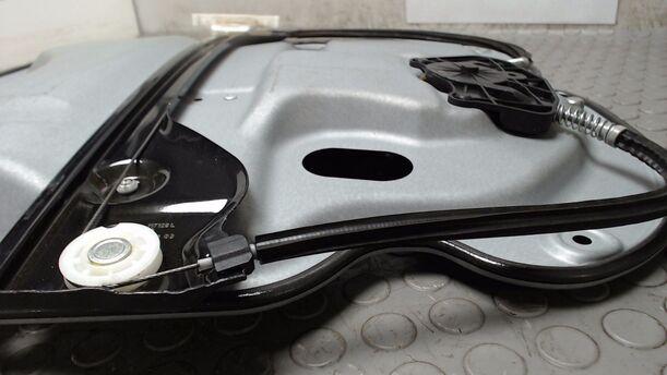 Foto: FENSTERHEBER HINTEN LINKS ELEKTRISCH eines VW Touran 1.6 TDI DPF acenta