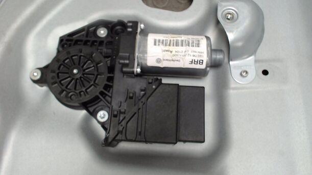 Foto: FENSTERHEBER HINTEN RECHTS ELEKTRISCH eines VW Touran 1.6 TDI DPF acenta