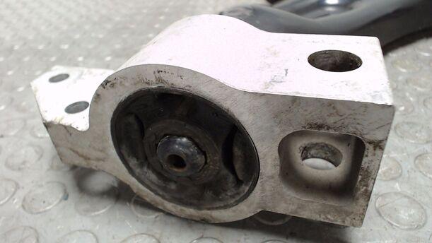 Foto: QUERLENKER VORN RECHTS eines VW Touran 1.6 TDI DPF acenta