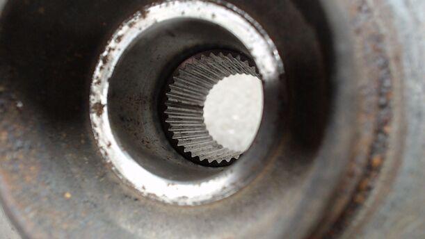 Foto: ACHSSCHENKEL VORN LINKS eines VW Touran 1.6 TDI DPF acenta