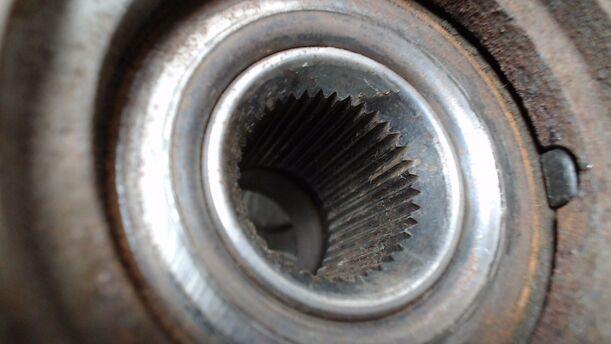 Foto: ACHSSCHENKEL VORN LINKS eines VW Touran 1.6 TDI DPF acenta