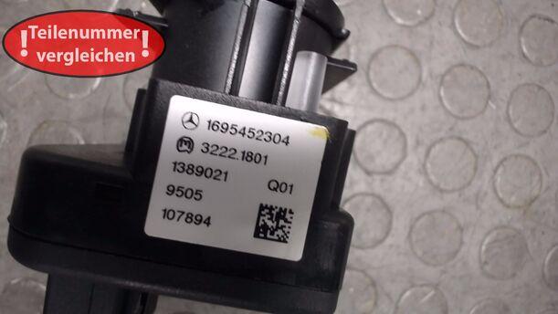 Foto: LICHTSCHALTER eines Mercedes-Benz A 150 acenta
